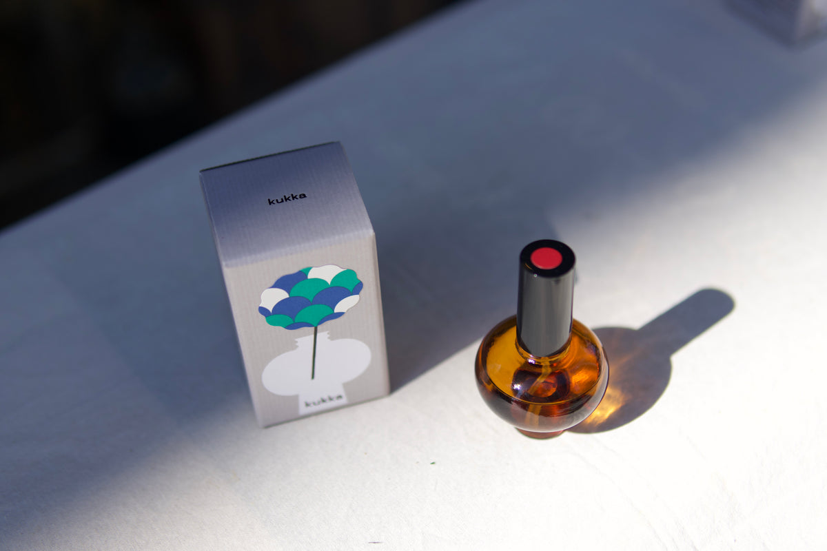 kukka WATER の瓶と箱・吉田さん撮影 