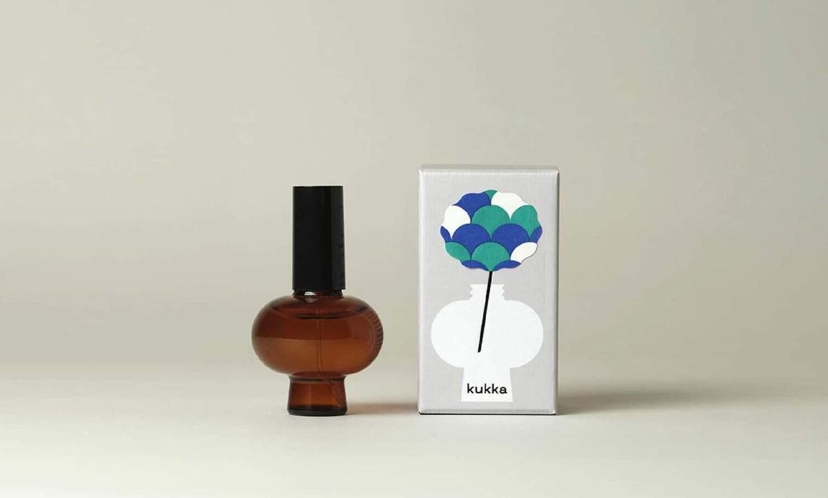 kukka WATER 通常サイズのボトルと箱 